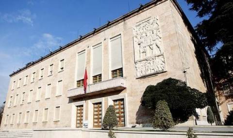 Prezantohet programi i qeverise: Nga rritja e pagave te rindertimi dhe projektet